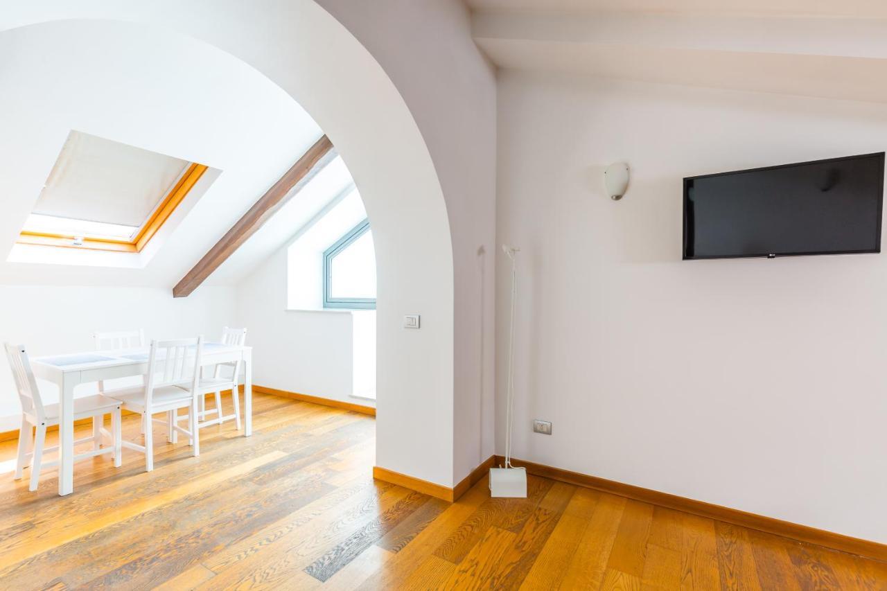Attico Al Duomo By Napoliapartments ภายนอก รูปภาพ